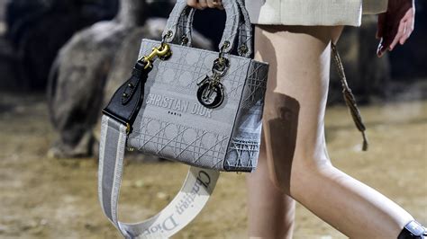 miss dior sac histoire|L'histoire du Lady Dior : tout ce qu'il faut savoir sur ce .